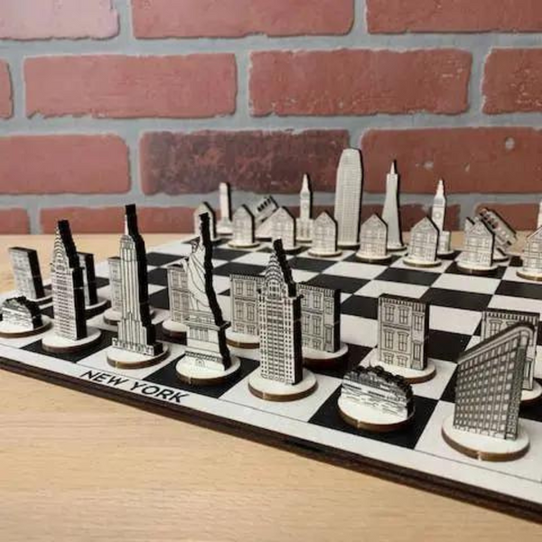 Ingeneius: Portland/Seattle Chess Set
