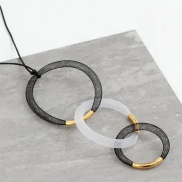 Sylca: Mesh Pendant Necklace